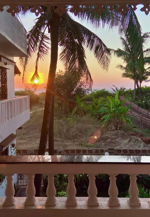 Shanu'S Seaside Inn - A Guesthouse, 100 Metres To Candolim Beach Extérieur photo