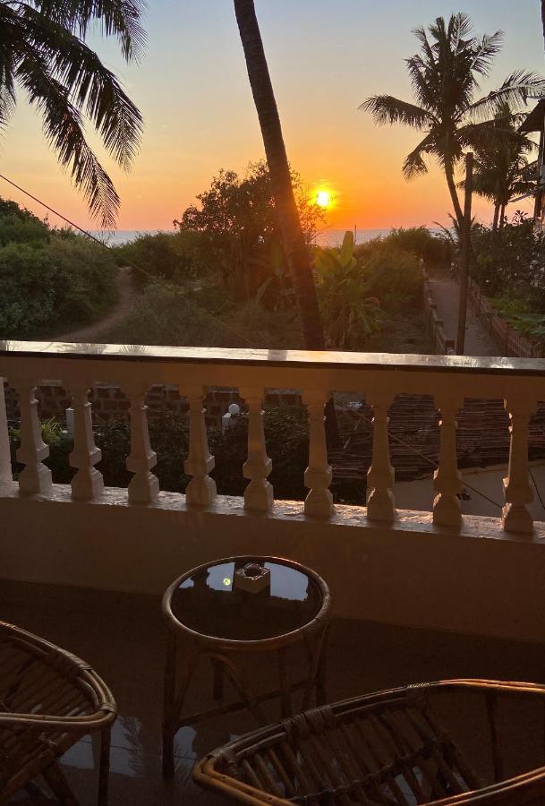 Shanu'S Seaside Inn - A Guesthouse, 100 Metres To Candolim Beach Extérieur photo